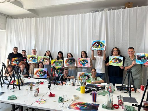 estudiantes de arte y aerografía, club social y tapeo